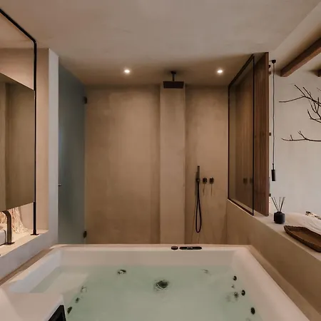 מלון דירות Tesoro Elegant Escapes- 4*