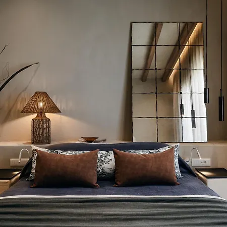 Tesoro Elegant Escapes- Aparthotel Naxos City